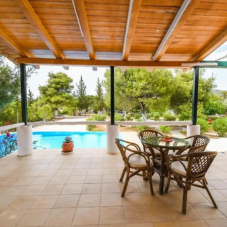 Villa Elatia *